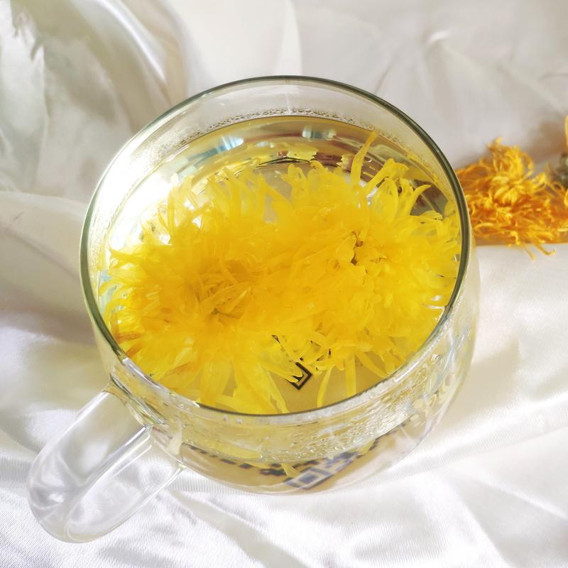 Chrysanthemum tea is produced in Guizhou Province, China at an altitude of 2,900 meters. It has the effects of dispelling wind and heat, clearing the liver and improving eyesight, detoxifying and reducing inflammation. It is a must-have at home.